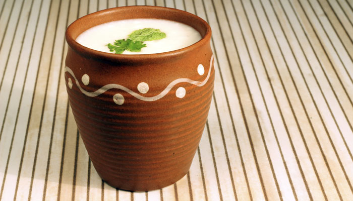 गर्मी से बचने के लिए रोज पियें लस्सी Daily Drink Buttermilk to Avoid Heat in Hindi